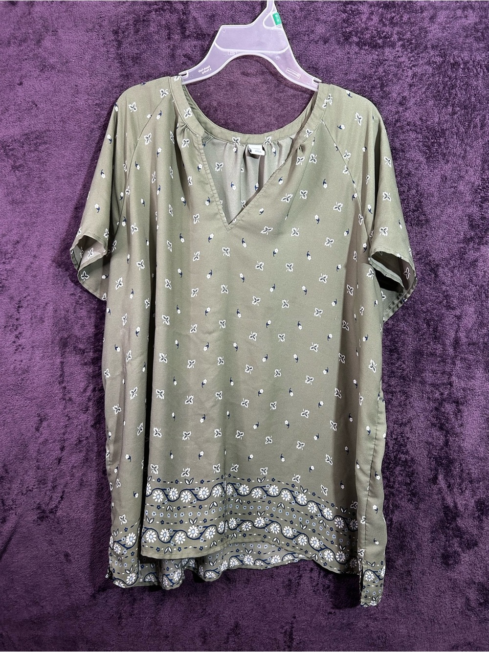 Old Navy Olive Green V-Neck Short Sleeve Tunic with Border Print